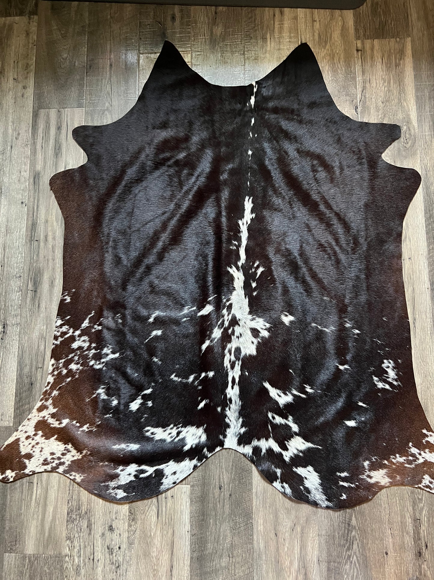 Black and White Small Cowhide 4ft1inx3ft10in