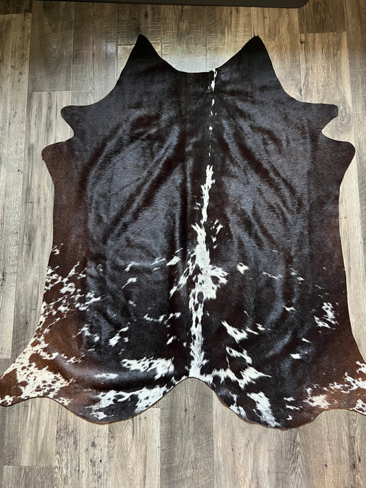 Black and White Small Cowhide 4ft1inx3ft10in